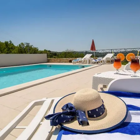 Activity Montebello With Pool In Motovun * Brkač