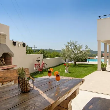 Villa Activity Montebello With Pool In Motovun